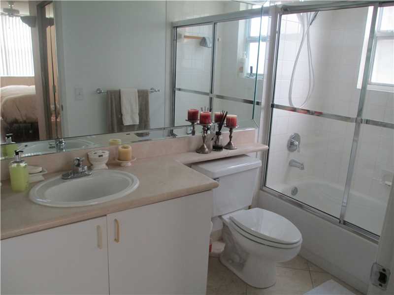 19901 East Country Club Dr, Aventura, FL 33180