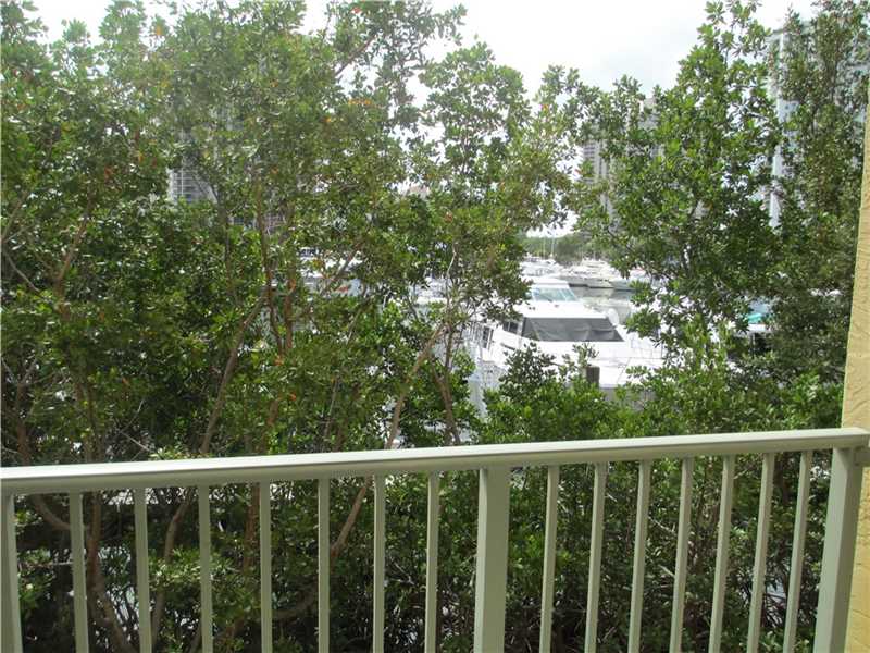 19901 East Country Club Dr, Aventura, FL 33180