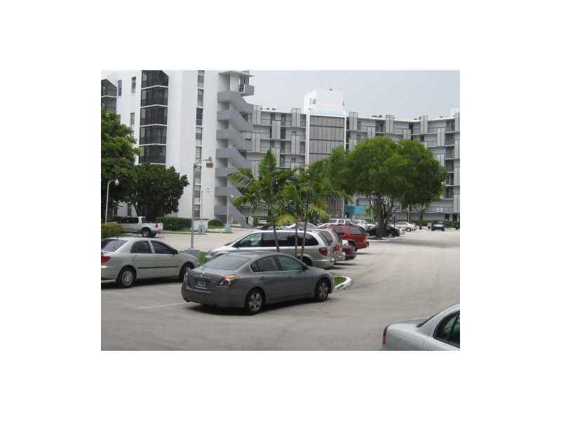 3475 North COUNTRY CLUB DR, Aventura, FL 33180