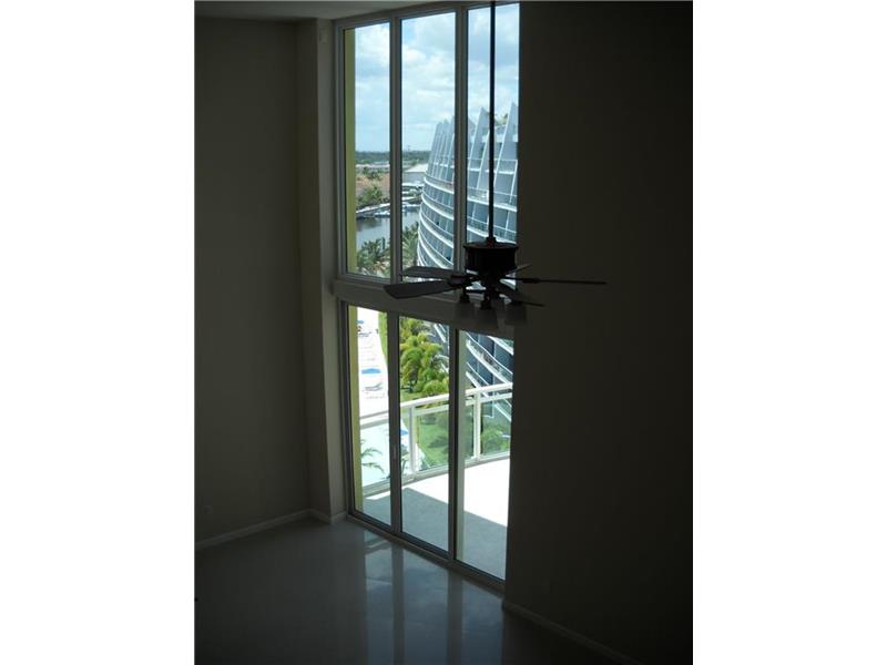 3000 Northeast 188th St, Aventura, FL 33180