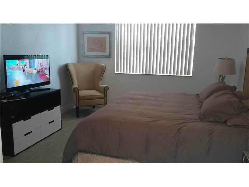 19655 East Country Club Dr, Aventura, FL 33180