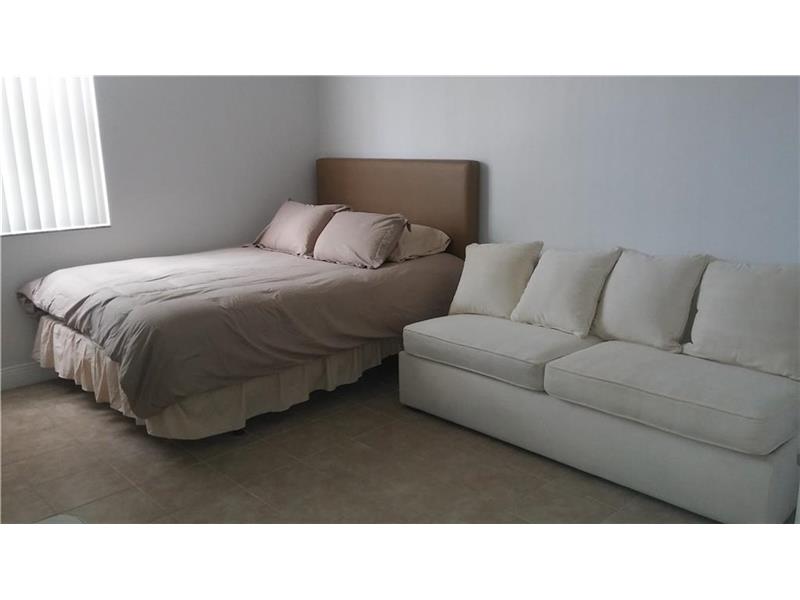 19655 East Country Club Dr, Aventura, FL 33180