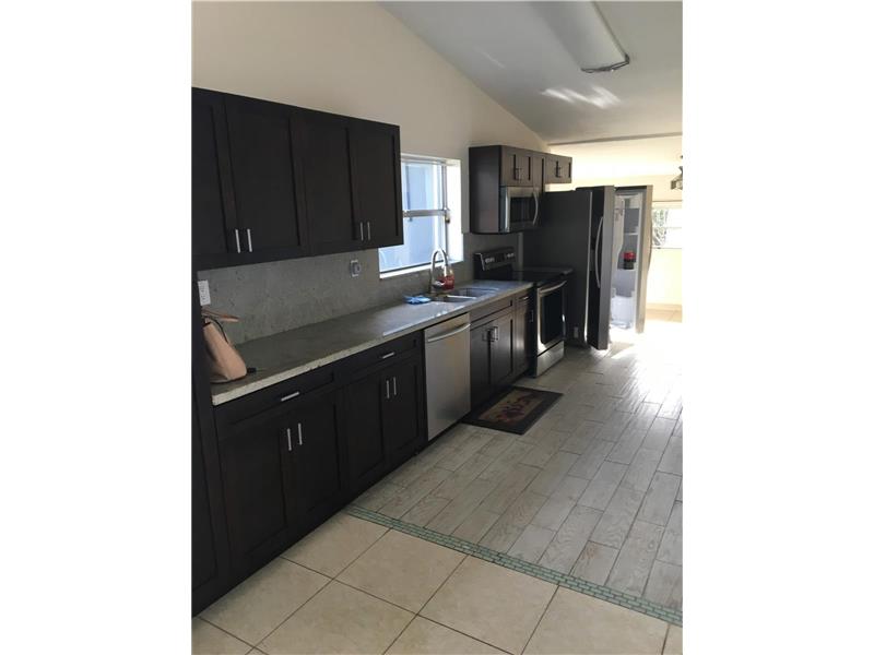 2530 Northeast 199th St, Miami, FL 33180