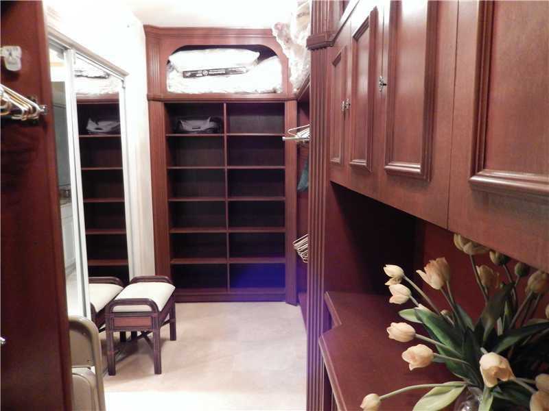 20201 East COUNTRY CLUB DR, Aventura, FL 33180