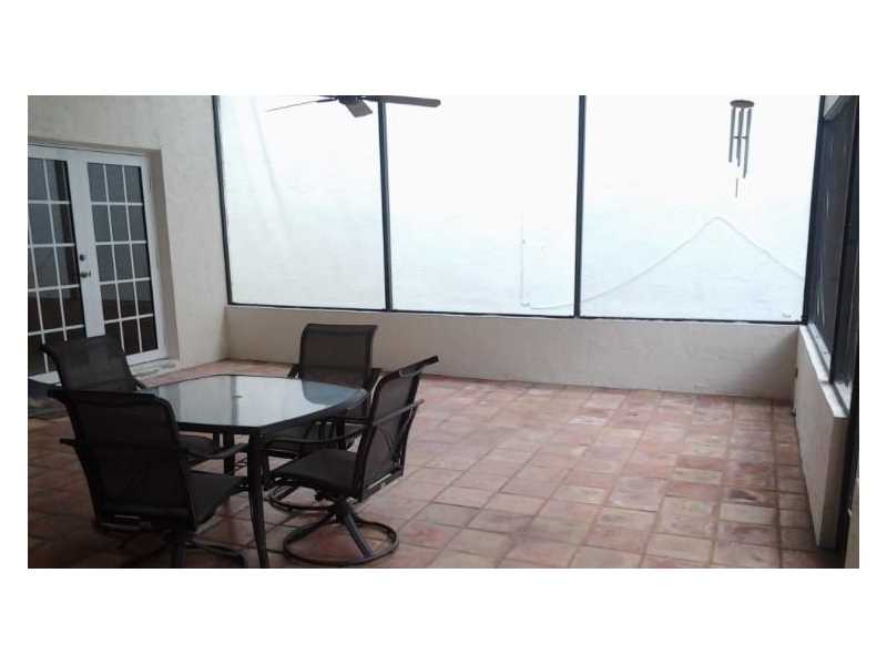 11828105 TERR, Miami, FL 33186