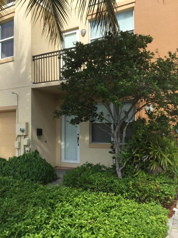 1631 NE 11th Street, Fort Lauderdale, FL 33304