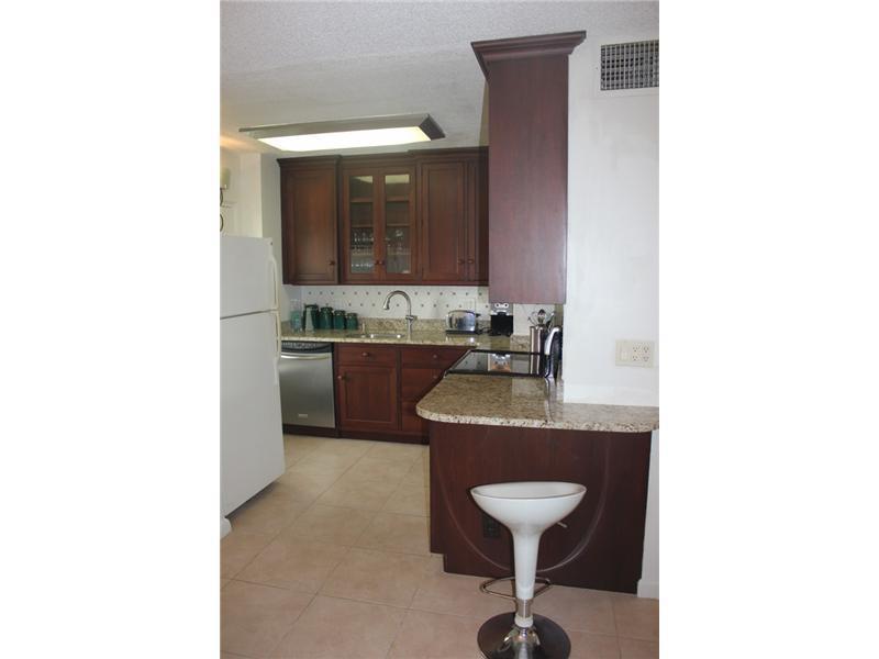 2555 Northeast 11th St, Fort Lauderdale, FL 33304