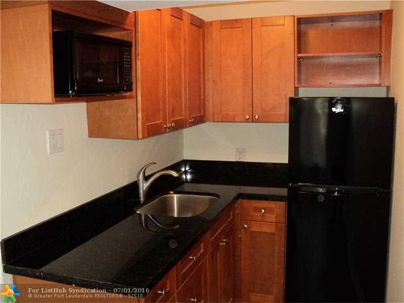 2421 NE 25th Pl REAR, Fort Lauderdale, FL 33305