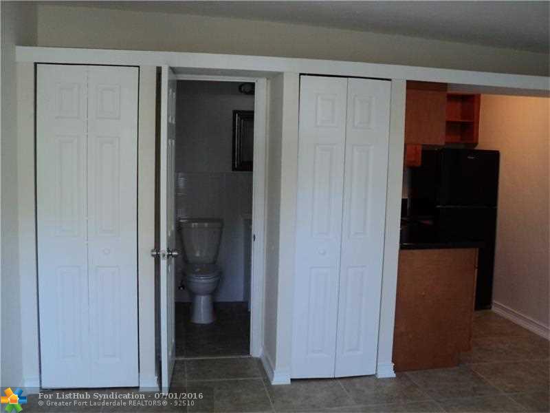 2421 NE 25th Pl REAR, Fort Lauderdale, FL 33305