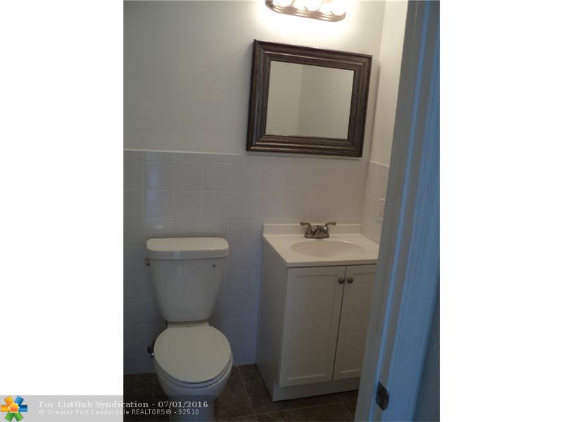 2421 NE 25th Pl REAR, Fort Lauderdale, FL 33305