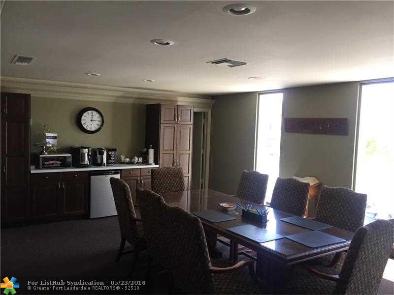 2817 E Oakland Park Blvd, Fort Lauderdale, FL 33306