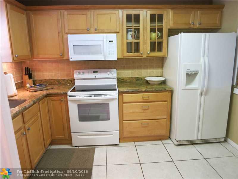 3223 NE 36th St 7, Fort Lauderdale, FL 33308