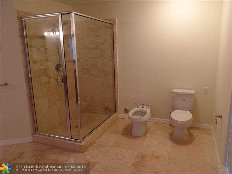 4300 Bayview Dr, Fort Lauderdale, FL 33308