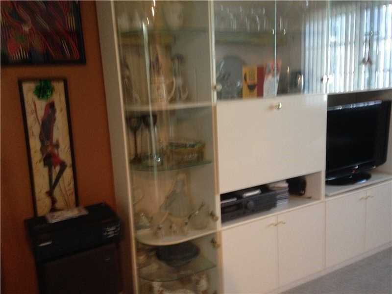 6261 Northeast 19th Ave, Fort Lauderdale, FL 33308