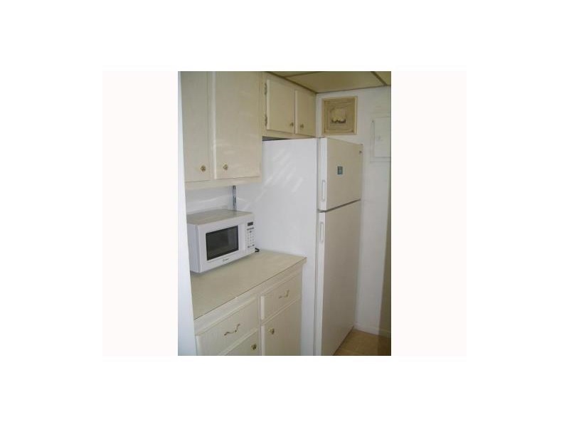 1801 NE 62nd St 123, Fort Lauderdale, FL 33308