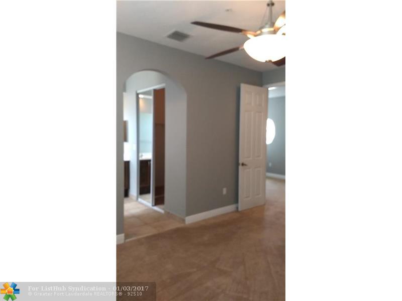 2851 W Prospect Rd 701, Tamarac, FL 33309