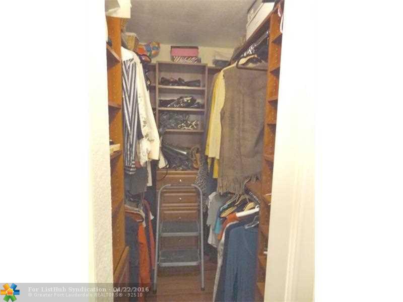 113 Lake Emerald Dr 106, Oakland Park, FL 33309