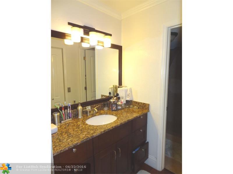 113 Lake Emerald Dr 106, Oakland Park, FL 33309