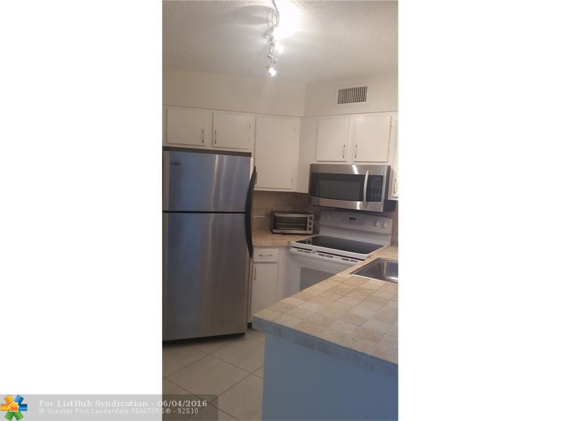 210 Lake Pointe Dr 208, Oakland Park, FL 33309