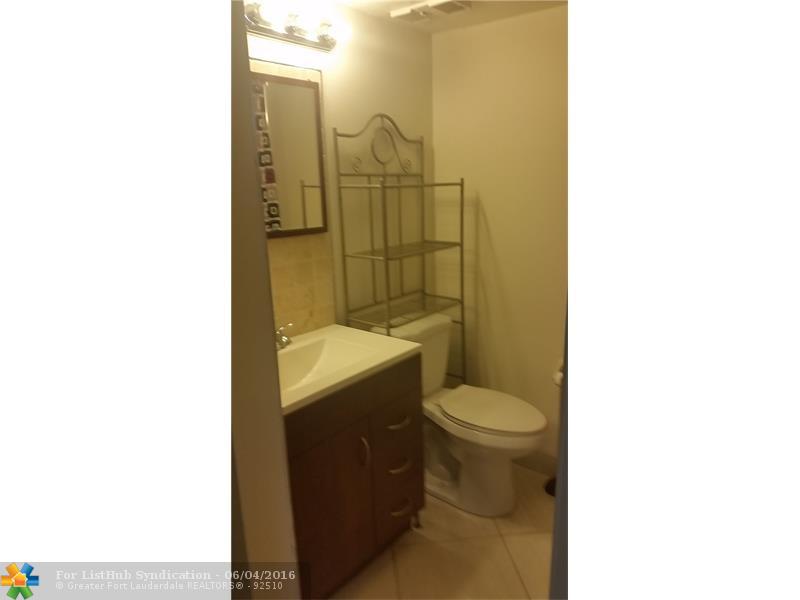 210 Lake Pointe Dr 208, Oakland Park, FL 33309