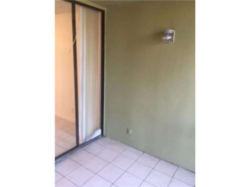 211Lake Pointe Dr, Oakland Park, FL 33309