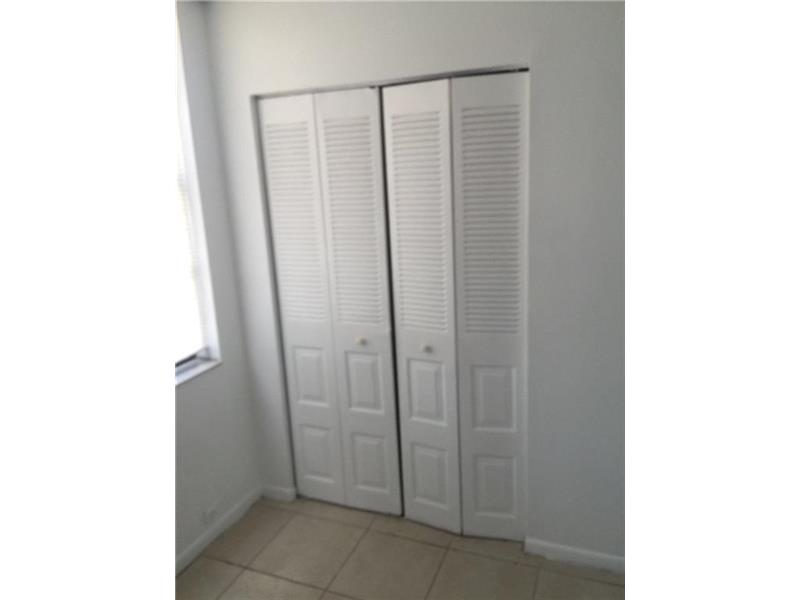 211Lake Pointe Dr, Oakland Park, FL 33309