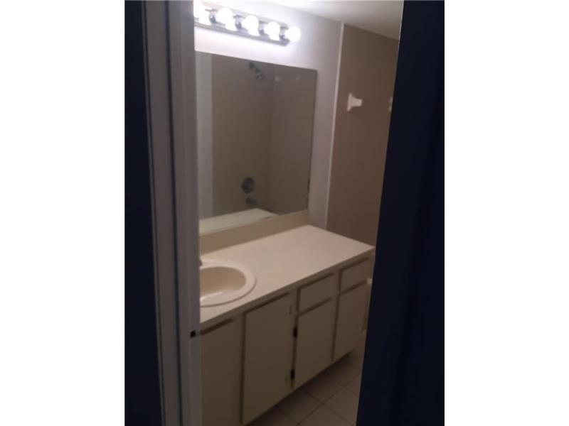 211Lake Pointe Dr, Oakland Park, FL 33309