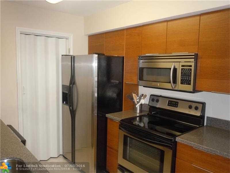 2647 NW 33rd St 2304, Oakland Park, FL 33309