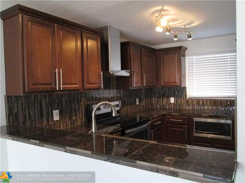 108 Royal Park Dr 4C, Oakland Park, FL 33309