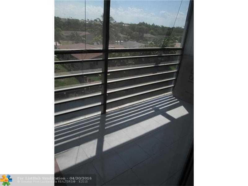 108 Royal Park Dr 4C, Oakland Park, FL 33309