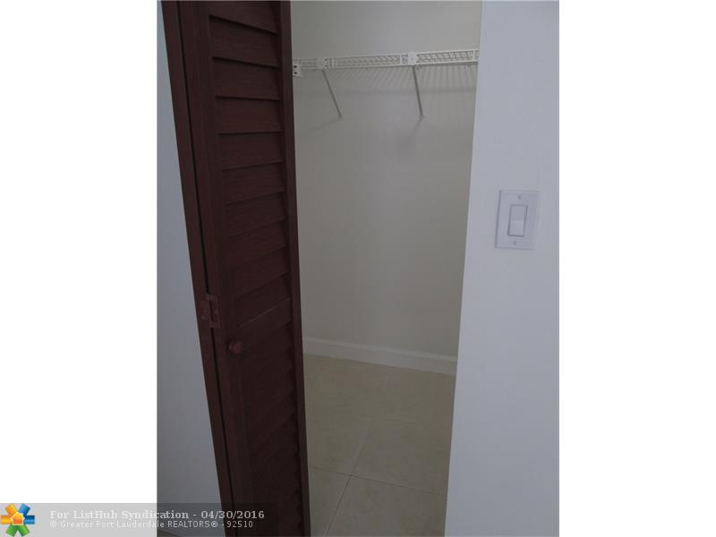 108 Royal Park Dr 4C, Oakland Park, FL 33309