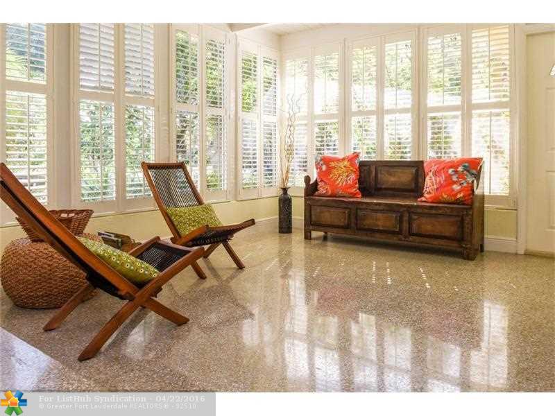 807 NW 26th St, Wilton Manors, FL 33311