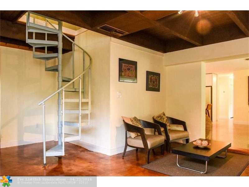 807 NW 26th St, Wilton Manors, FL 33311