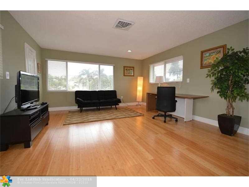 807 NW 26th St, Wilton Manors, FL 33311