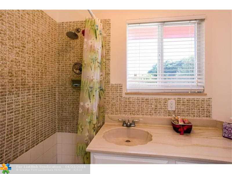807 NW 26th St, Wilton Manors, FL 33311