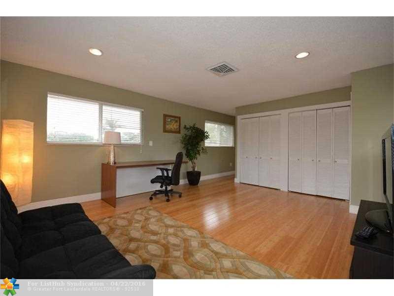 807 NW 26th St, Wilton Manors, FL 33311