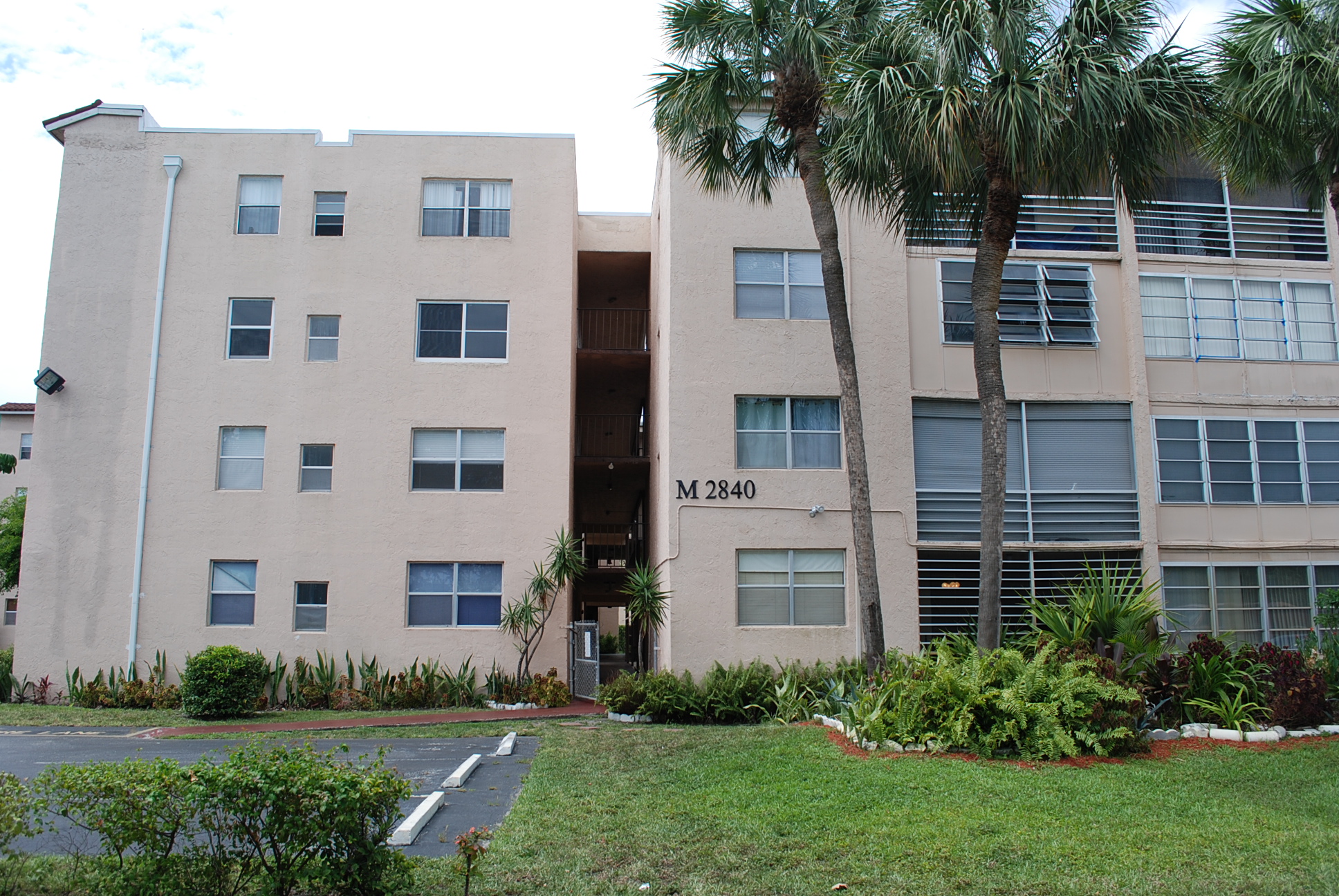 2840 Somerset Dr, Lauderdale Lakes, FL 33311