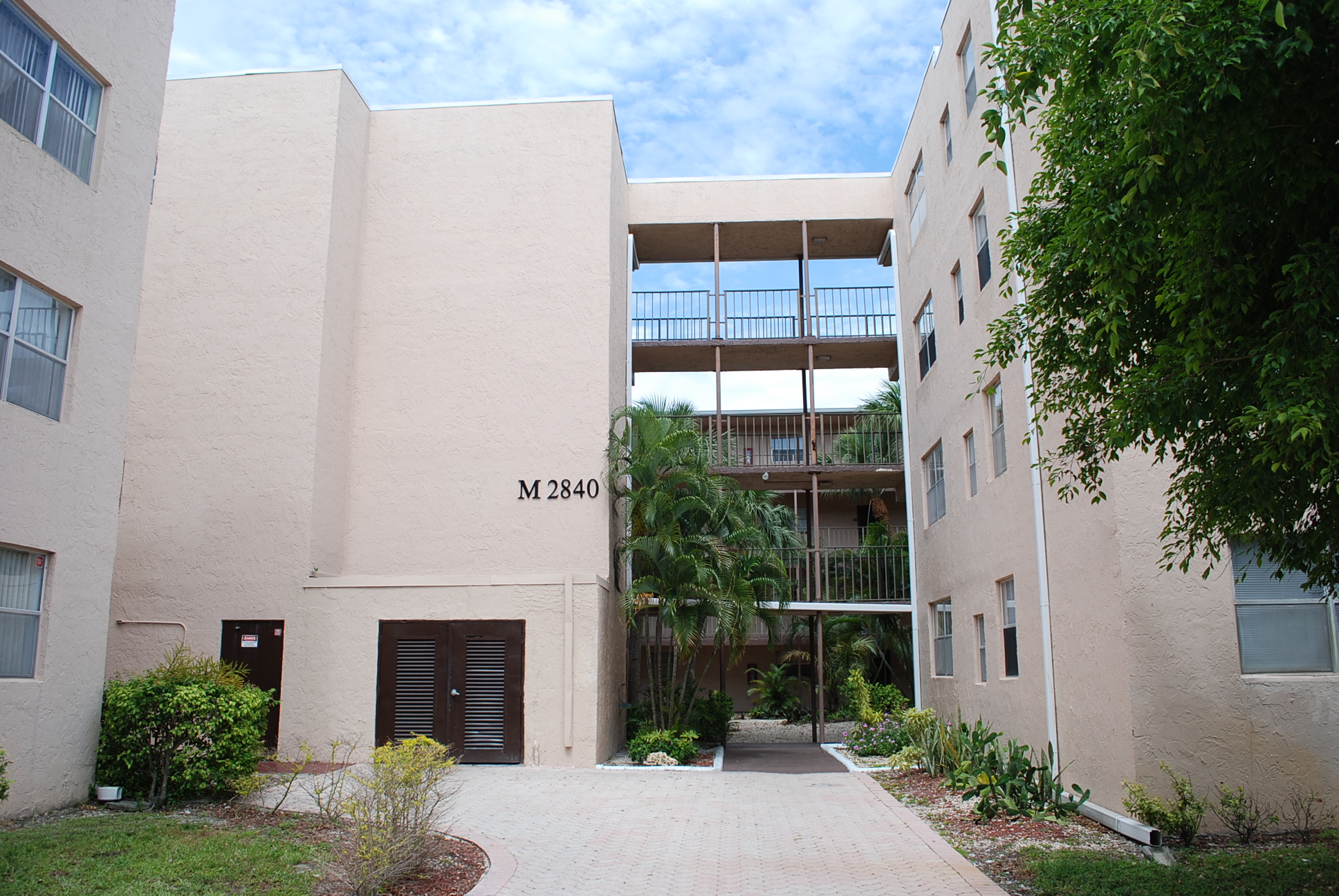 2840 Somerset Dr, Lauderdale Lakes, FL 33311