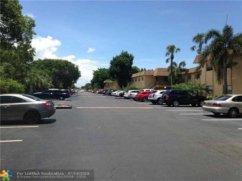 2416 NW 39th Way 104, Lauderdale Lakes, FL 33311