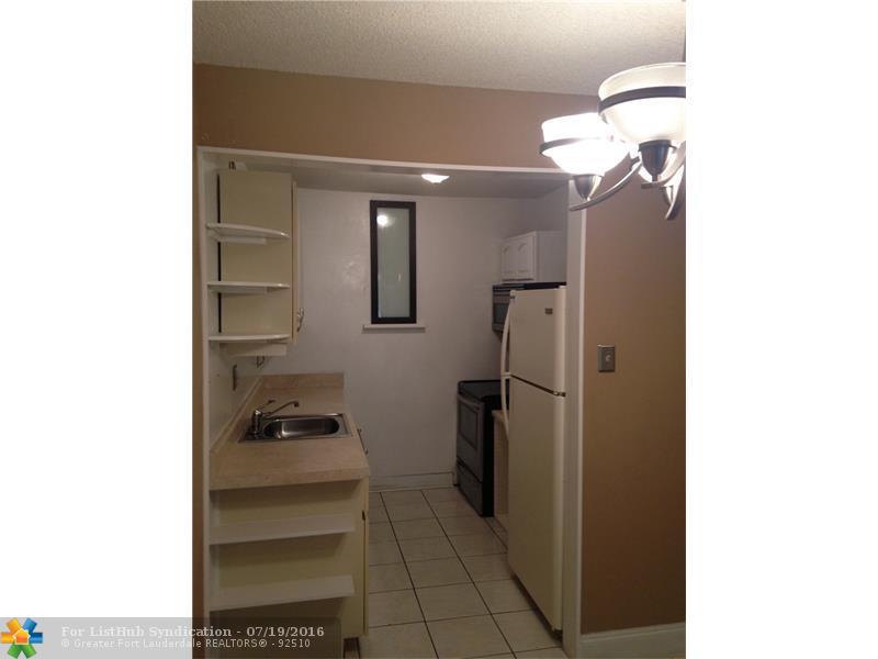 2416 NW 39th Way 104, Lauderdale Lakes, FL 33311