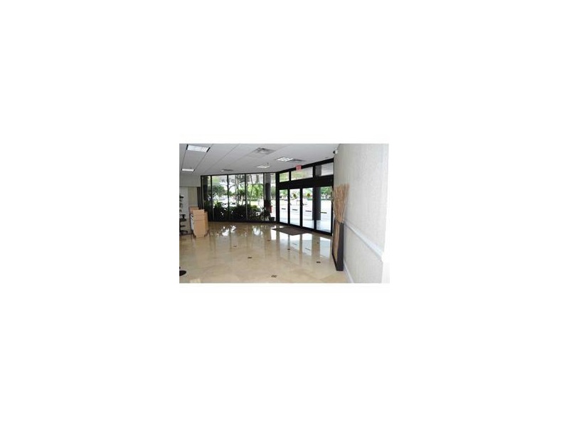 2701 West Oakland Park Blvd, Oakland Park, FL 33311