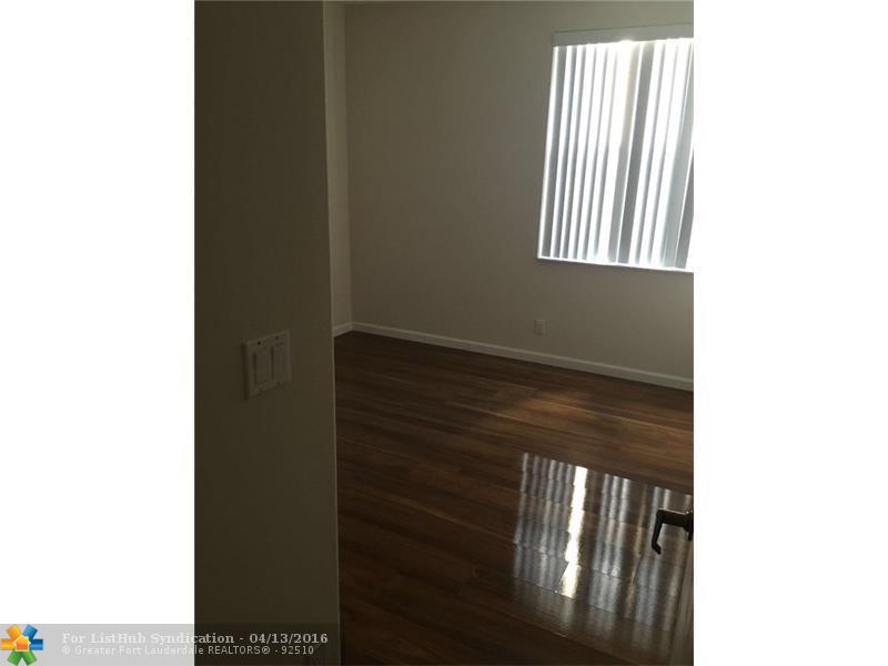 3905 SW 53rd Ct, Fort Lauderdale, FL 33312