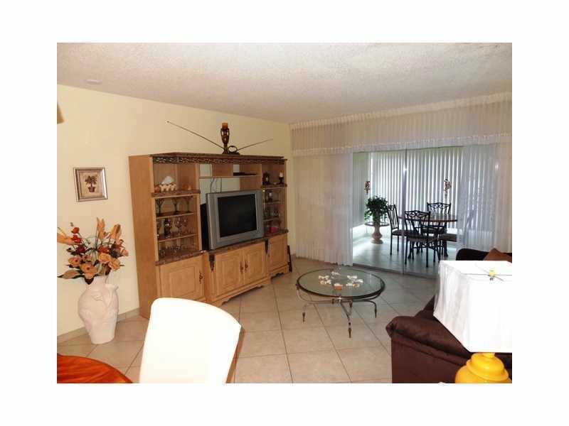 5041 West Oakland Park Blvd, Lauderdale Lakes, FL 33313