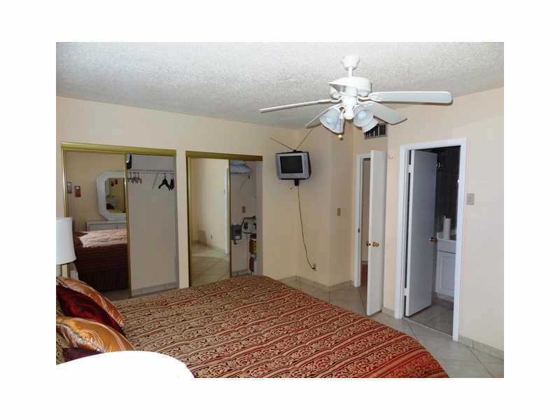 5041 West Oakland Park Blvd, Lauderdale Lakes, FL 33313