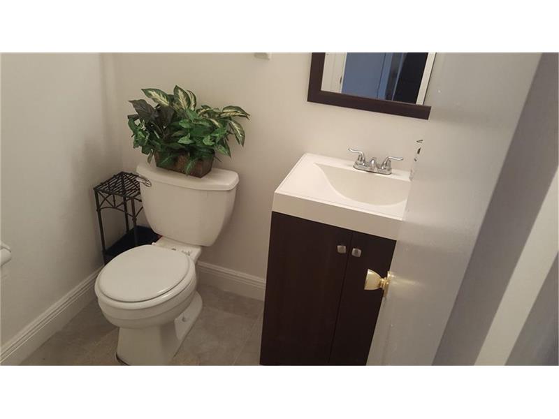 7561 Northwest 16th St, Plantation, FL 33313