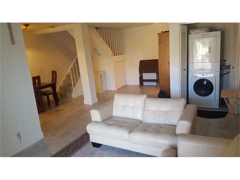 7561 Northwest 16th St, Plantation, FL 33313