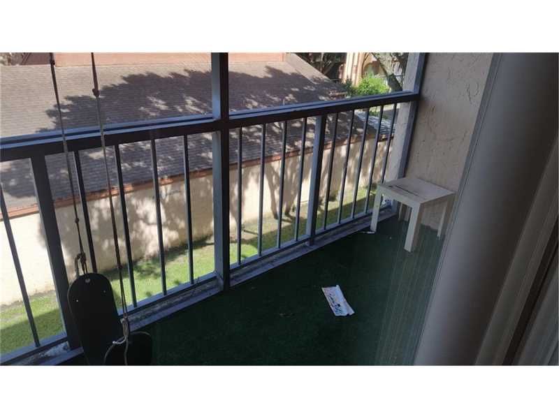 7561 Northwest 16th St, Plantation, FL 33313