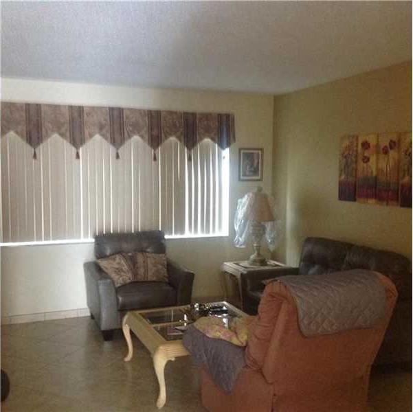 5061 W Oakland Park Blvd # 207, Lauderdale Lakes, FL 33313