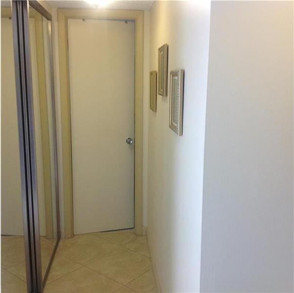 5061 W Oakland Park Blvd # 207, Lauderdale Lakes, FL 33313
