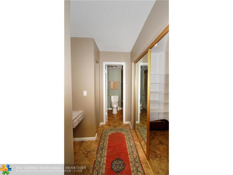4751 NW 21st St 103, Lauderhill, FL 33313